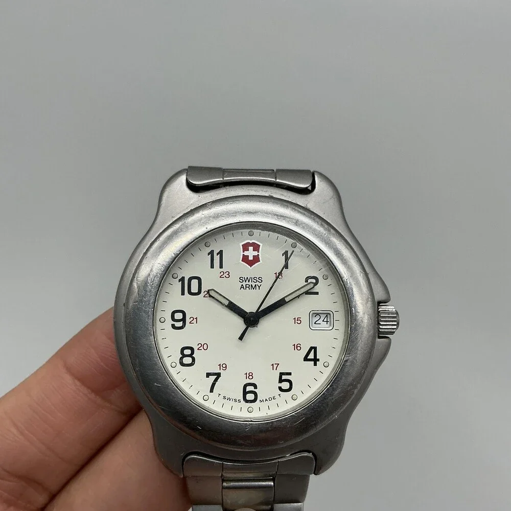 Victorinox Swiss Army Officers Mens Watch 40mm White Dial Date New Battery 7
